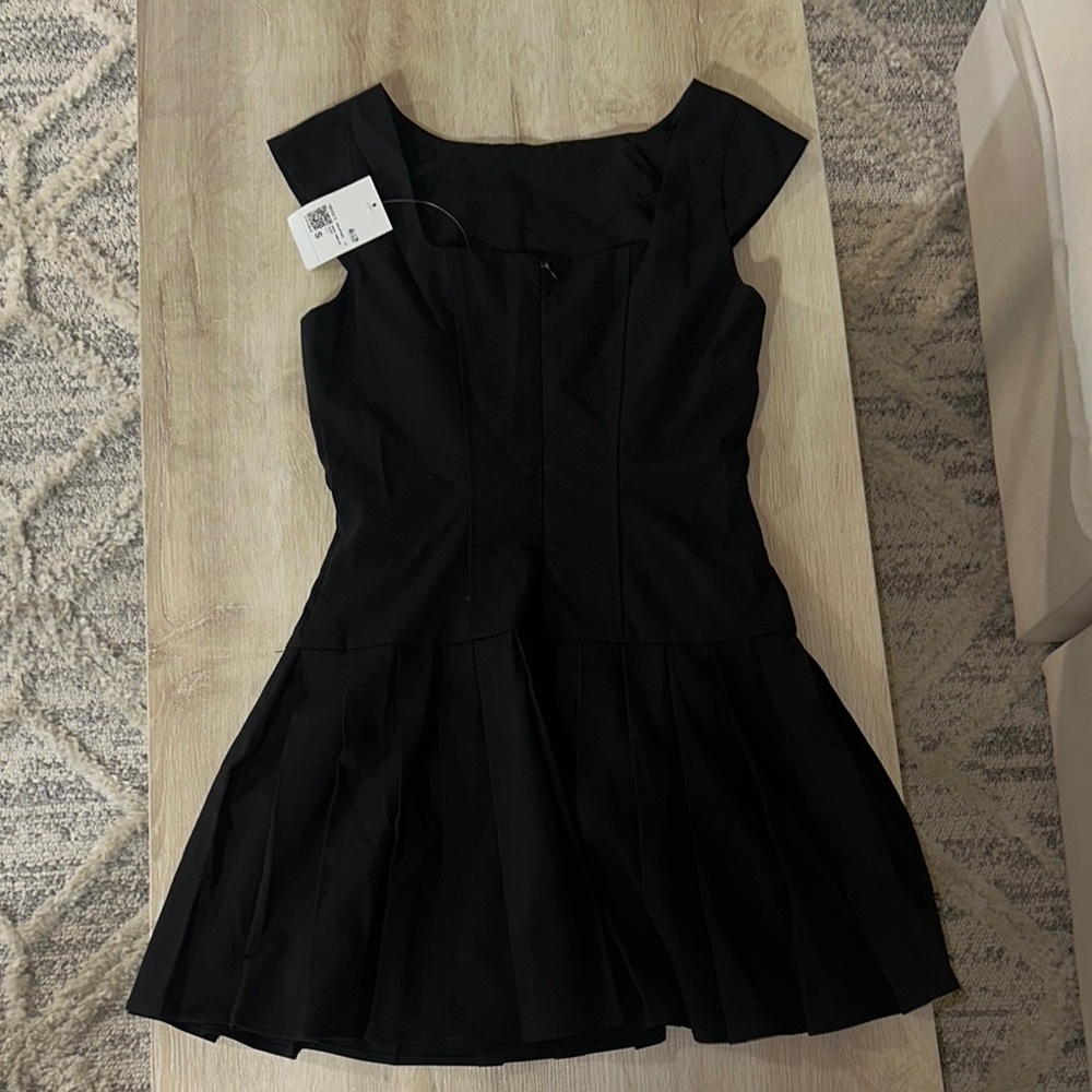Elegant Black Sleeveless Dress